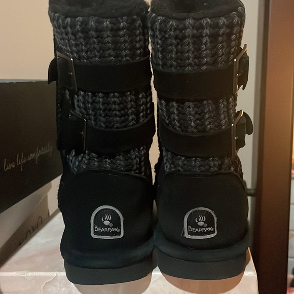 Youth Black Bearpaw - Picture 2 of 3